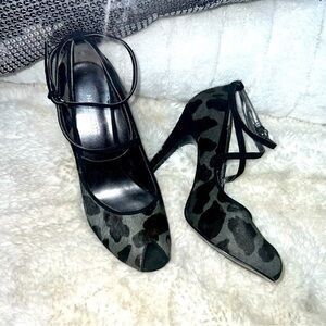 Nine West calf’s hair peep toe heels size 6 1/2 leopard print